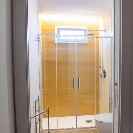 Apartment Chiocciola Sul Lungomare Tremoli, Parcheggio Gratuito *
